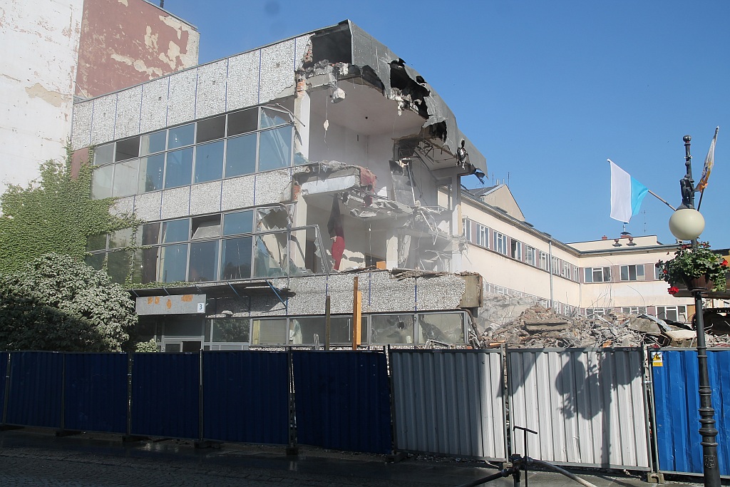 Była siedziba PZPR i urzędu skarbowego przechodzi do historii