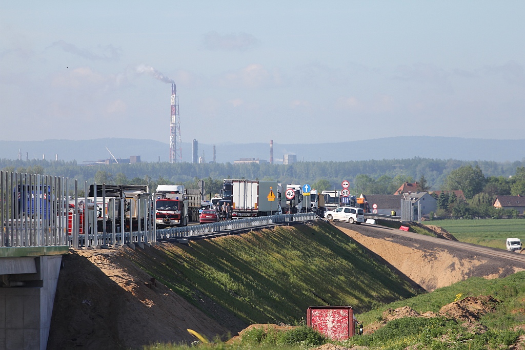 Wypadek na S3 na wysokości Bobrowa. Trzy osoby w szpitalu