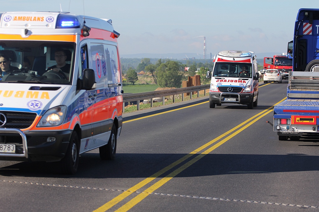 Wypadek na S3 na wysokości Bobrowa. Trzy osoby w szpitalu