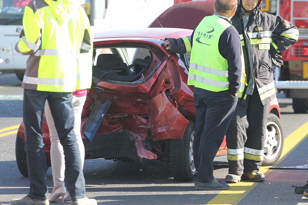 Wypadek na S3 na wysokości Bobrowa. Trzy osoby w szpitalu