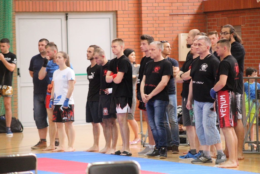 Karatecy i kickbokserzy walczyli na legnickich Piekarach