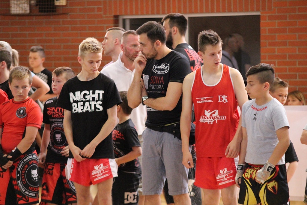 Karatecy i kickbokserzy walczyli na legnickich Piekarach
