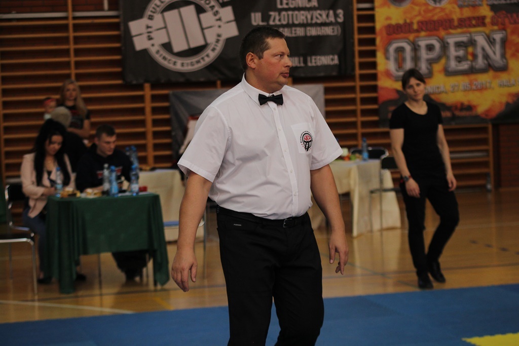 Karatecy i kickbokserzy walczyli na legnickich Piekarach