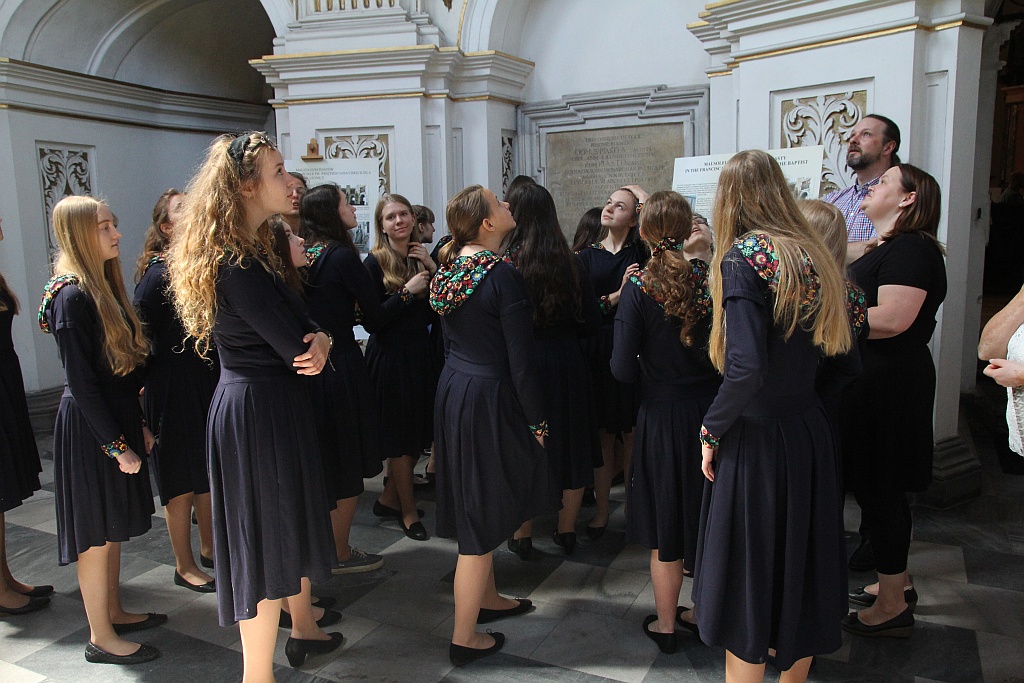 Legnica Cantat: Chórzyści zaśpiewali w legnickich kościołach