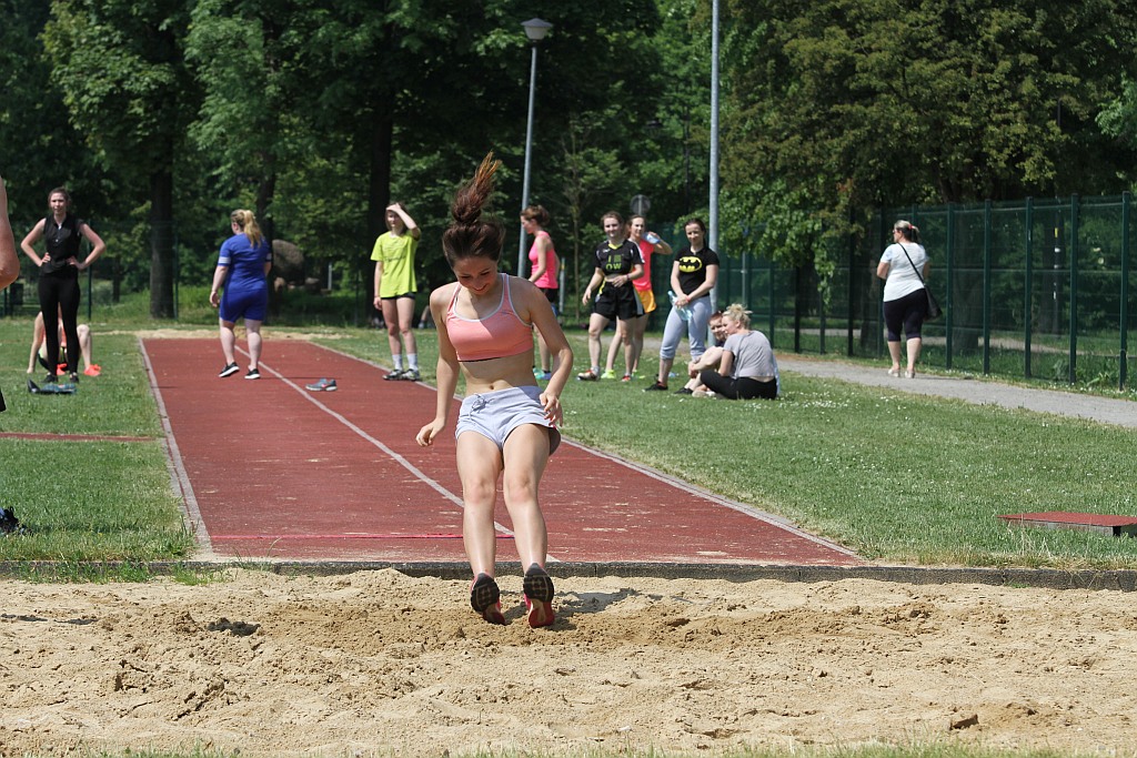 Lekkoatletyczne zmagania legnickich uczniów w Parku Miejskim