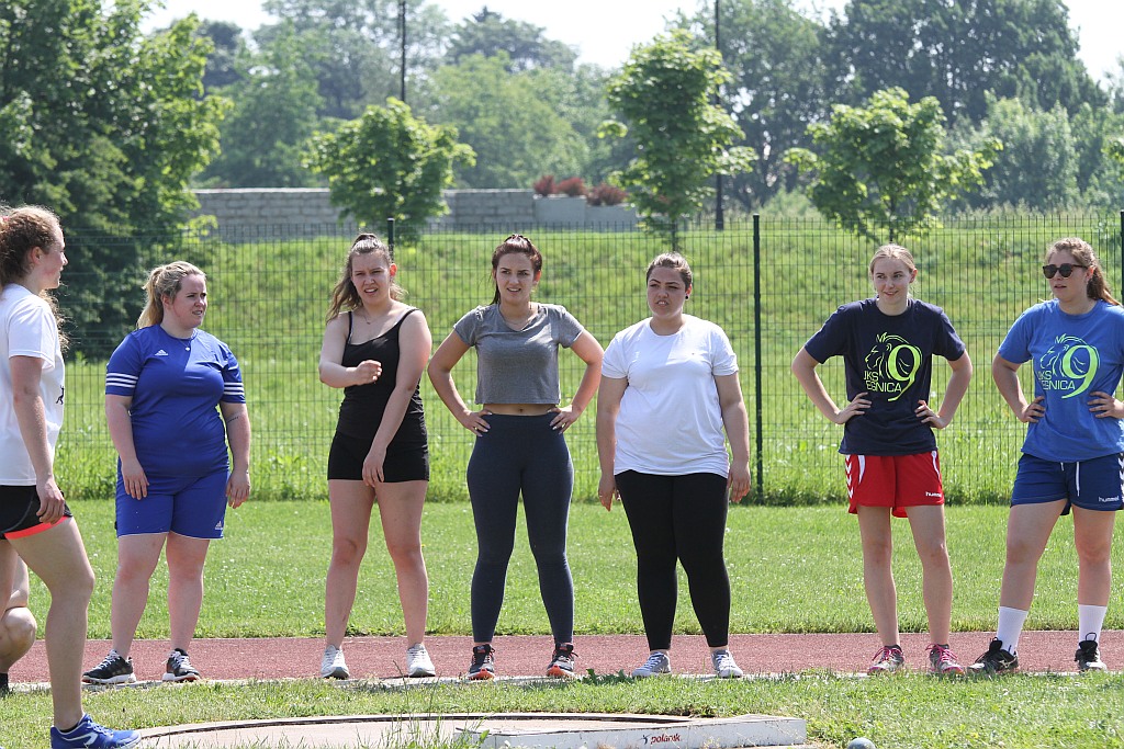 Lekkoatletyczne zmagania legnickich uczniów w Parku Miejskim
