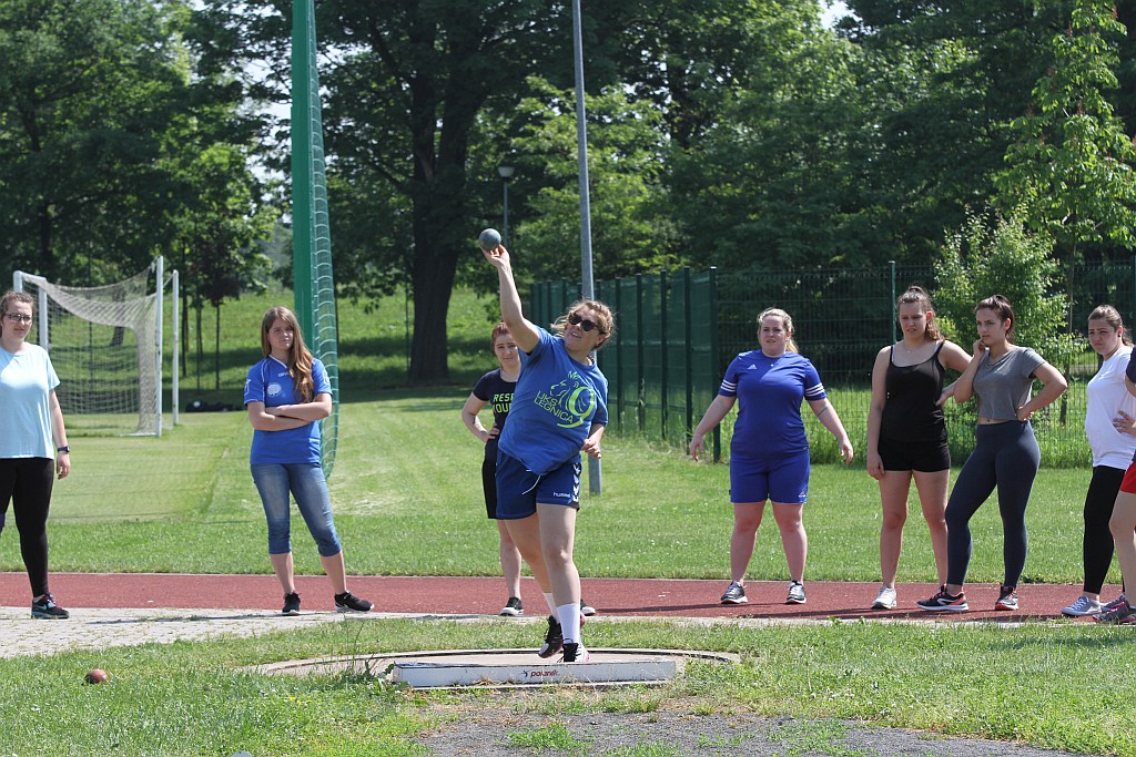 Lekkoatletyczne zmagania legnickich uczniów w Parku Miejskim