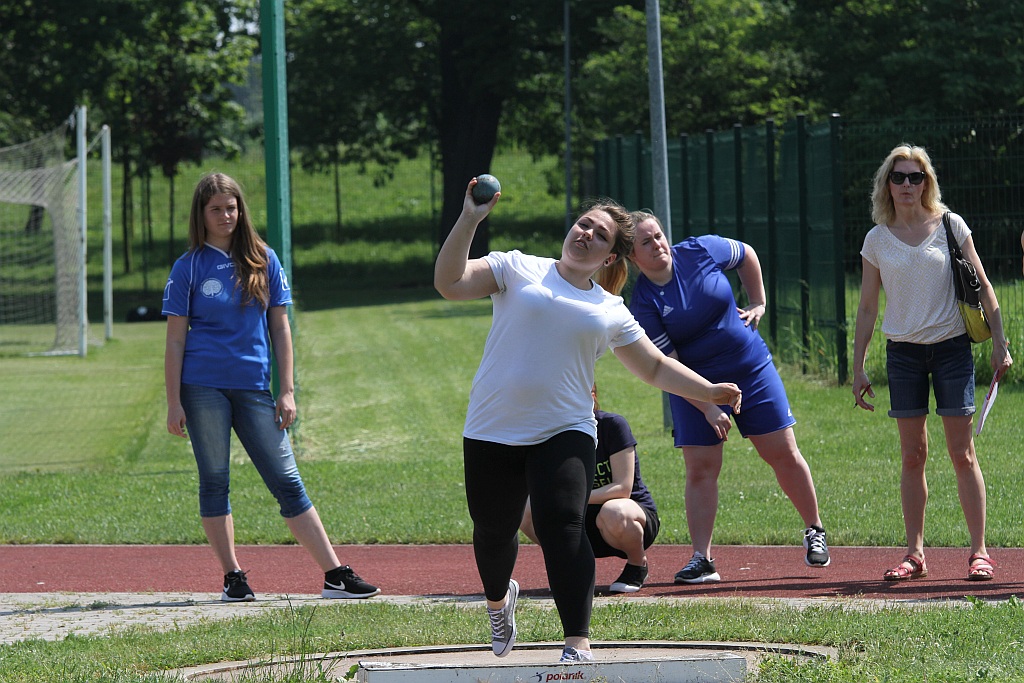 Lekkoatletyczne zmagania legnickich uczniów w Parku Miejskim