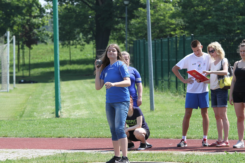Lekkoatletyczne zmagania legnickich uczniów w Parku Miejskim