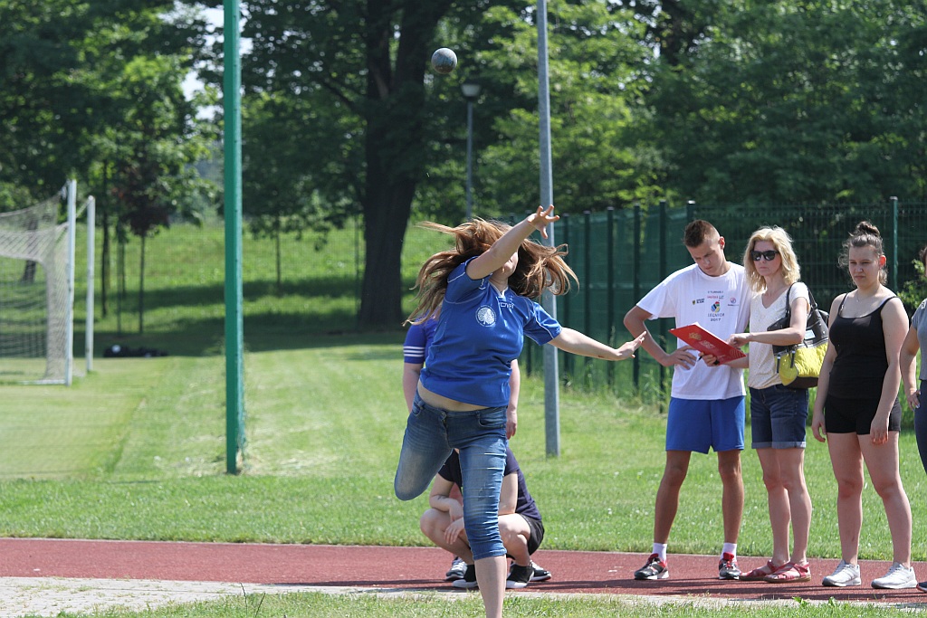 Lekkoatletyczne zmagania legnickich uczniów w Parku Miejskim