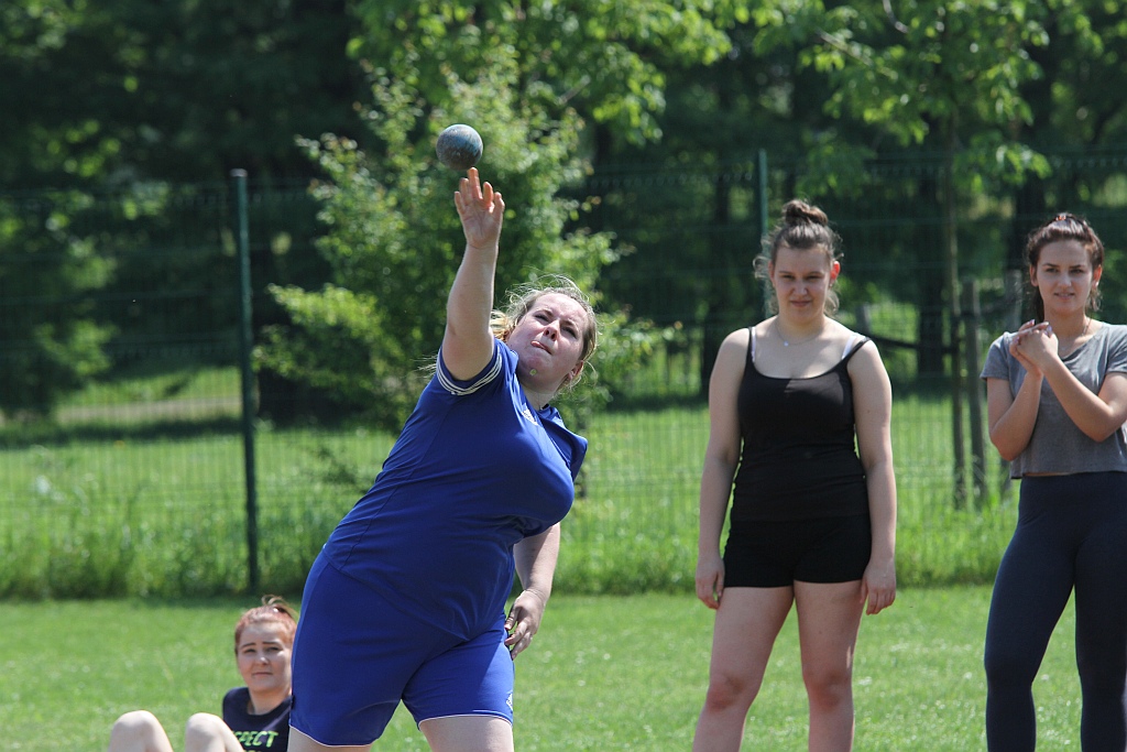 Lekkoatletyczne zmagania legnickich uczniów w Parku Miejskim