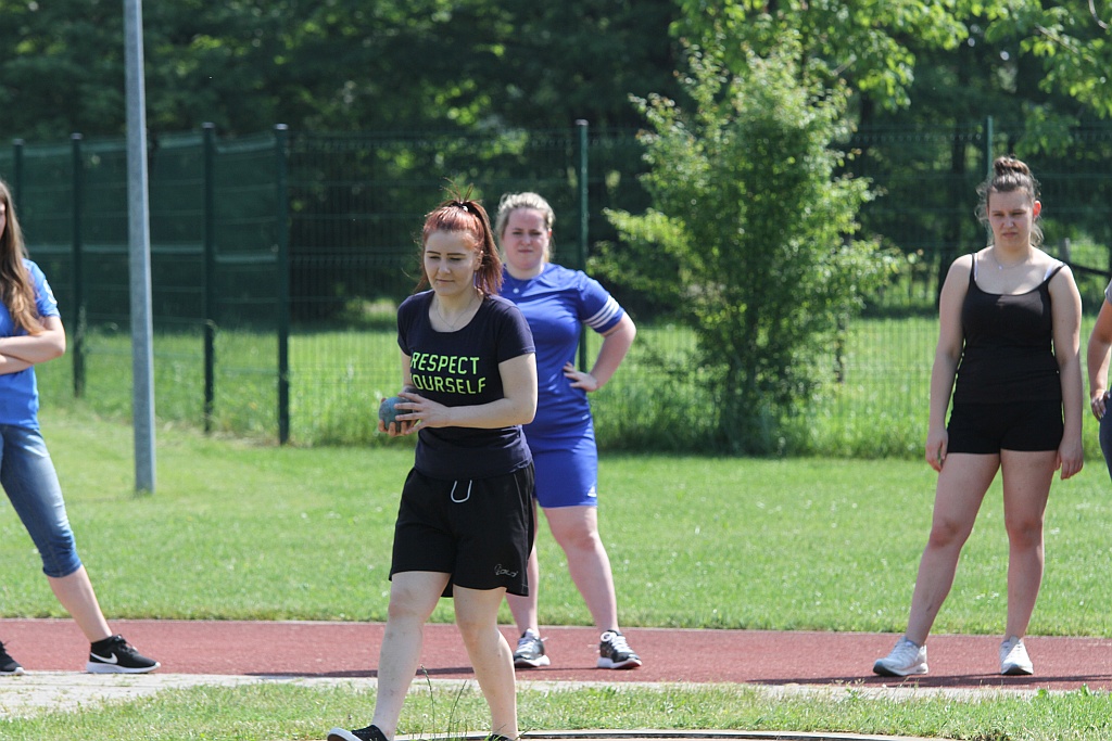 Lekkoatletyczne zmagania legnickich uczniów w Parku Miejskim