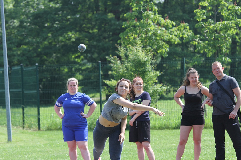 Lekkoatletyczne zmagania legnickich uczniów w Parku Miejskim