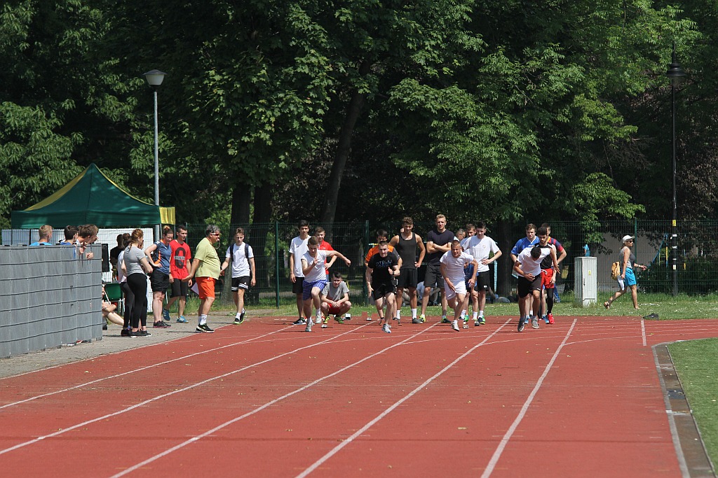 Lekkoatletyczne zmagania legnickich uczniów w Parku Miejskim
