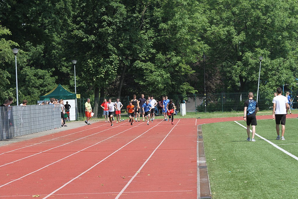 Lekkoatletyczne zmagania legnickich uczniów w Parku Miejskim