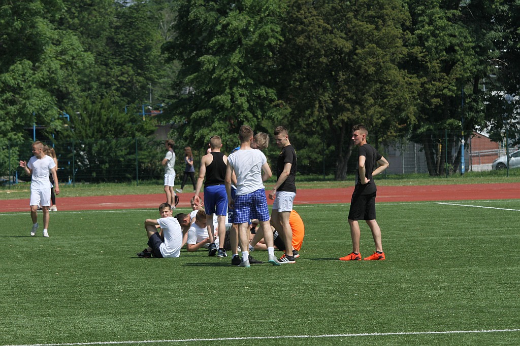 Lekkoatletyczne zmagania legnickich uczniów w Parku Miejskim