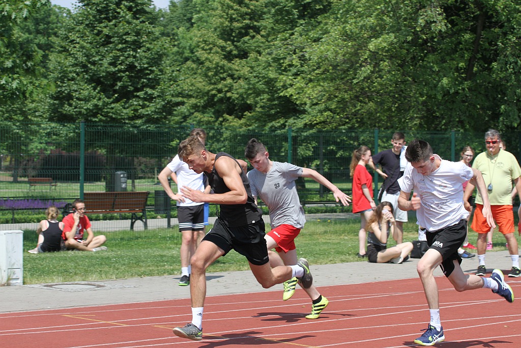 Lekkoatletyczne zmagania legnickich uczniów w Parku Miejskim