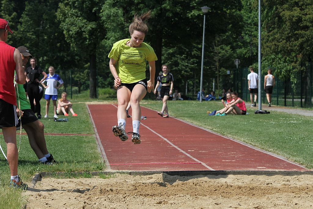 Lekkoatletyczne zmagania legnickich uczniów w Parku Miejskim