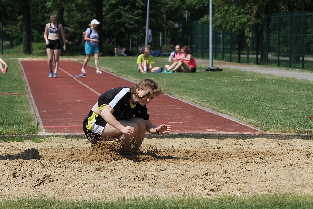 Lekkoatletyczne zmagania legnickich uczniów w Parku Miejskim