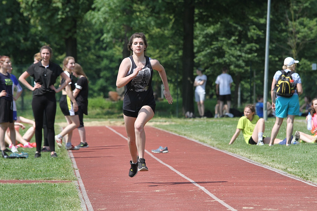 Lekkoatletyczne zmagania legnickich uczniów w Parku Miejskim