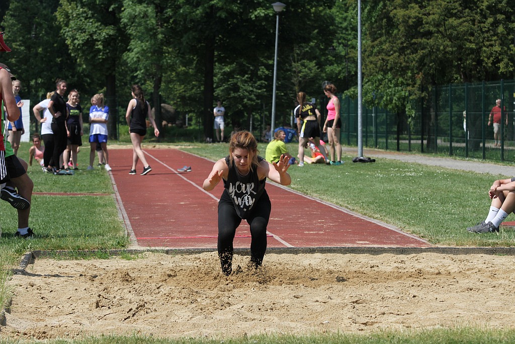 Lekkoatletyczne zmagania legnickich uczniów w Parku Miejskim