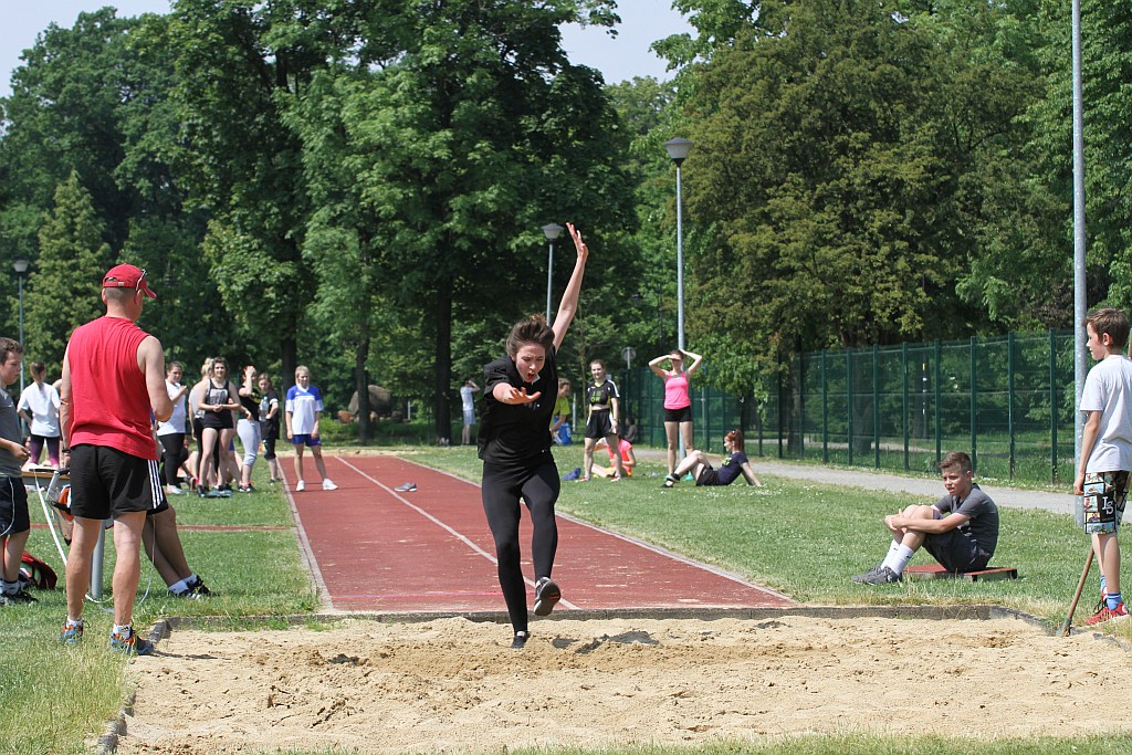 Lekkoatletyczne zmagania legnickich uczniów w Parku Miejskim