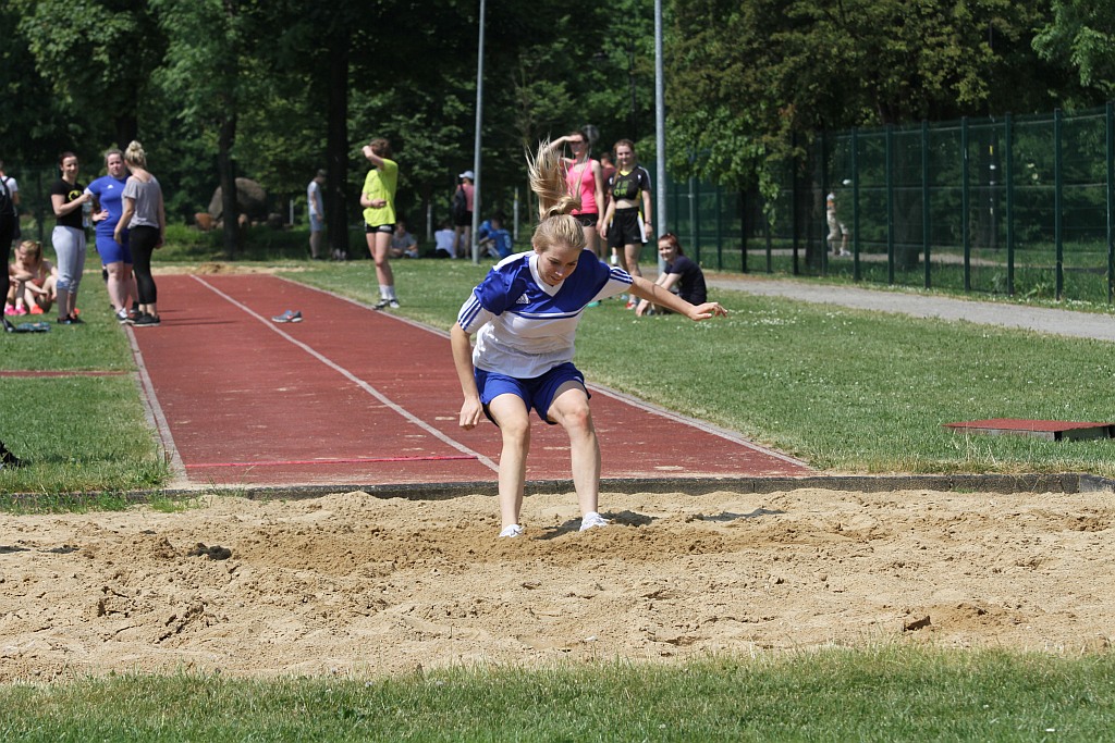 Lekkoatletyczne zmagania legnickich uczniów w Parku Miejskim