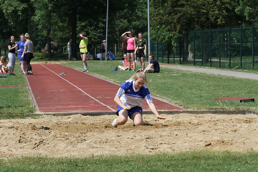 Lekkoatletyczne zmagania legnickich uczniów w Parku Miejskim