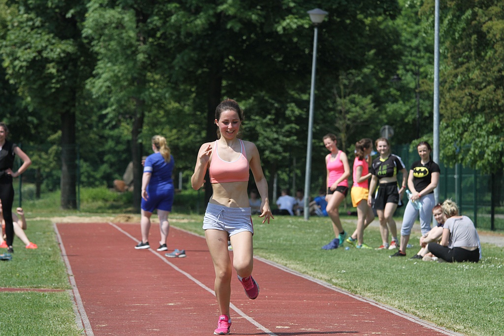 Lekkoatletyczne zmagania legnickich uczniów w Parku Miejskim