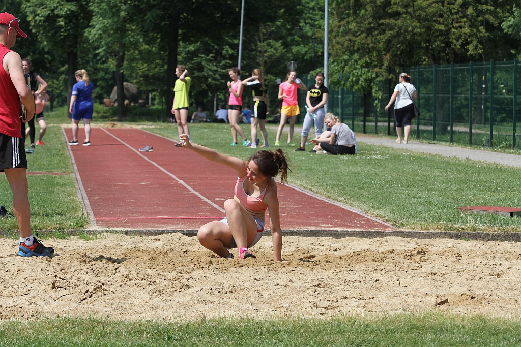 Lekkoatletyczne zmagania legnickich uczniów w Parku Miejskim