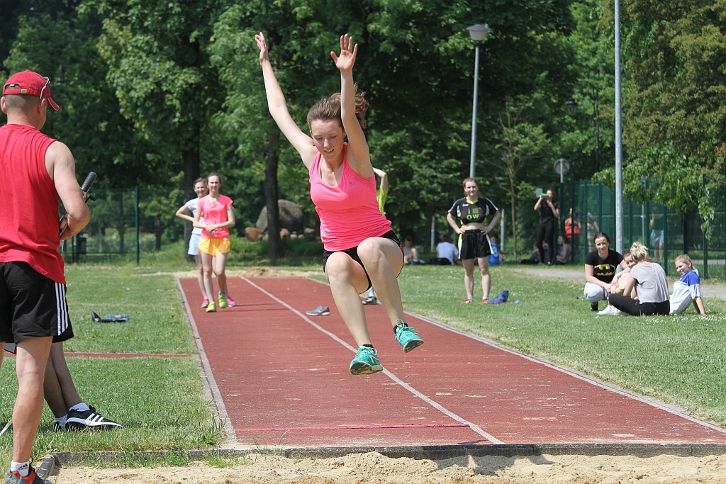 Lekkoatletyczne zmagania legnickich uczniów w Parku Miejskim