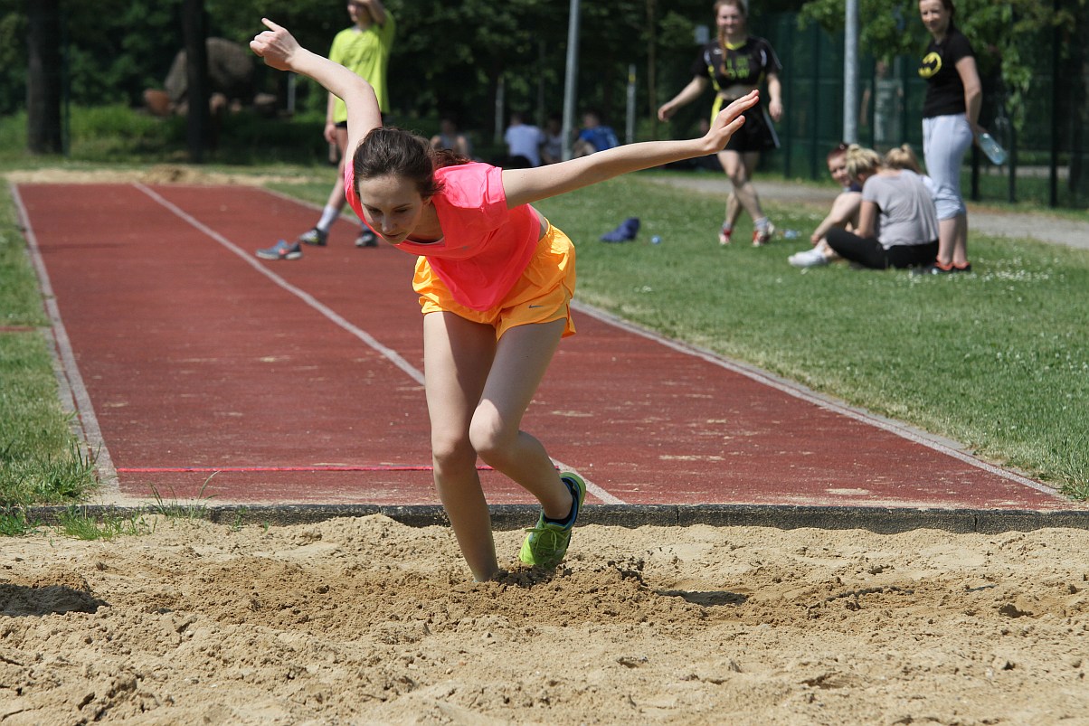Lekkoatletyczne zmagania legnickich uczniów w Parku Miejskim