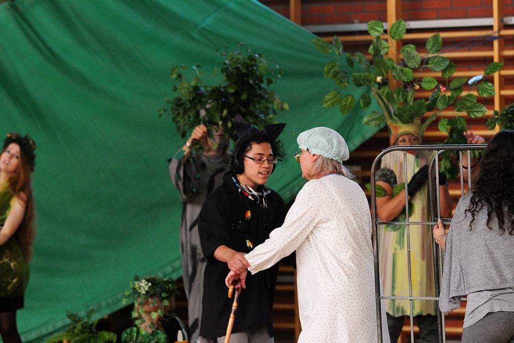 Nauczyciele Zespołu Szkół Integracyjnych wystawili bajkę