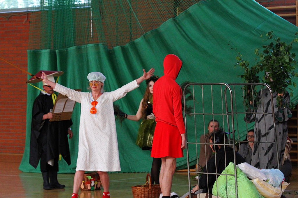 Nauczyciele Zespołu Szkół Integracyjnych wystawili bajkę