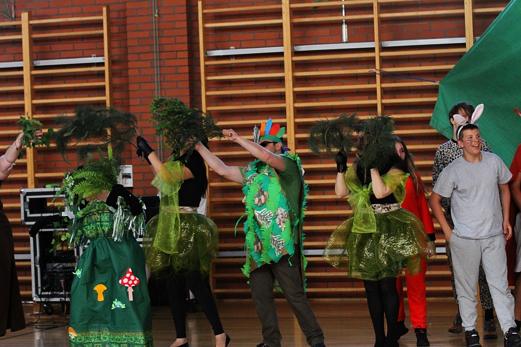 Nauczyciele Zespołu Szkół Integracyjnych wystawili bajkę