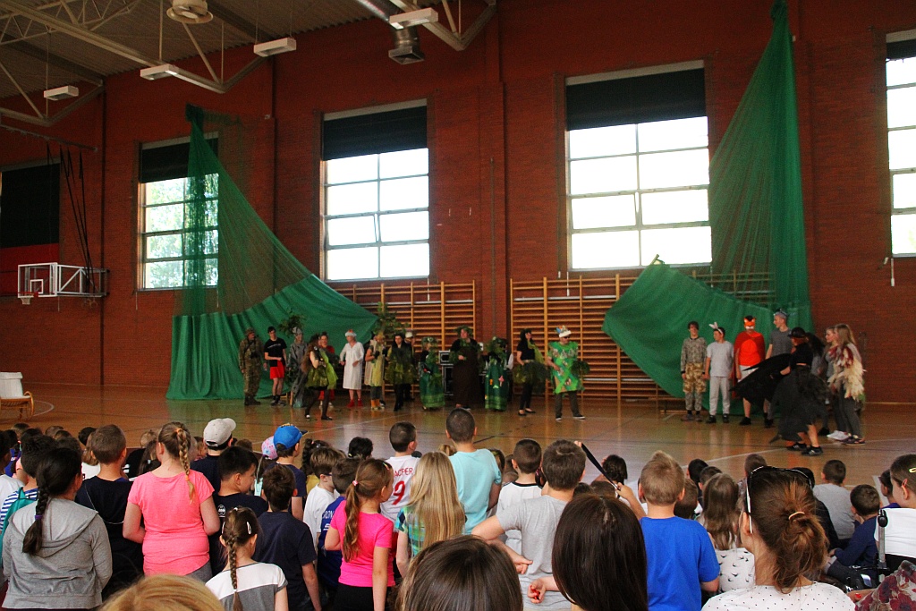 Nauczyciele Zespołu Szkół Integracyjnych wystawili bajkę