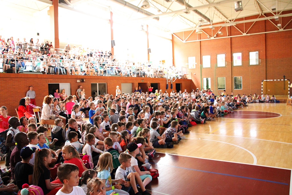 Nauczyciele Zespołu Szkół Integracyjnych wystawili bajkę