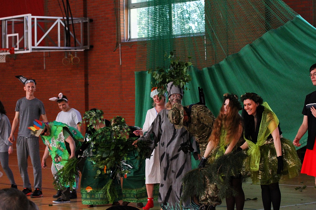 Nauczyciele Zespołu Szkół Integracyjnych wystawili bajkę