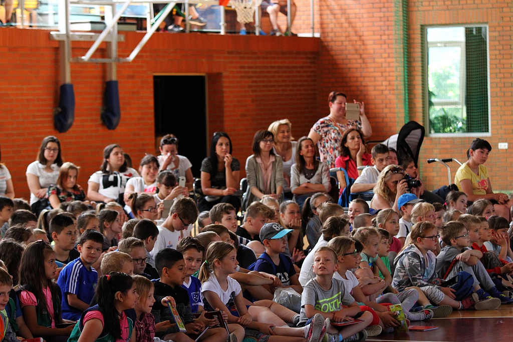 Nauczyciele Zespołu Szkół Integracyjnych wystawili bajkę