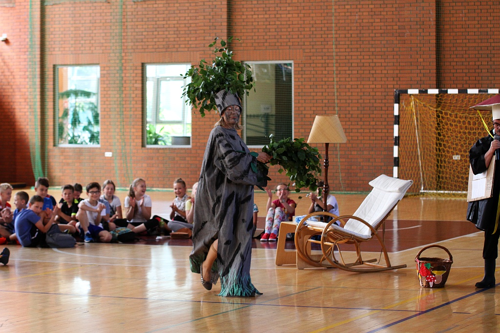 Nauczyciele Zespołu Szkół Integracyjnych wystawili bajkę