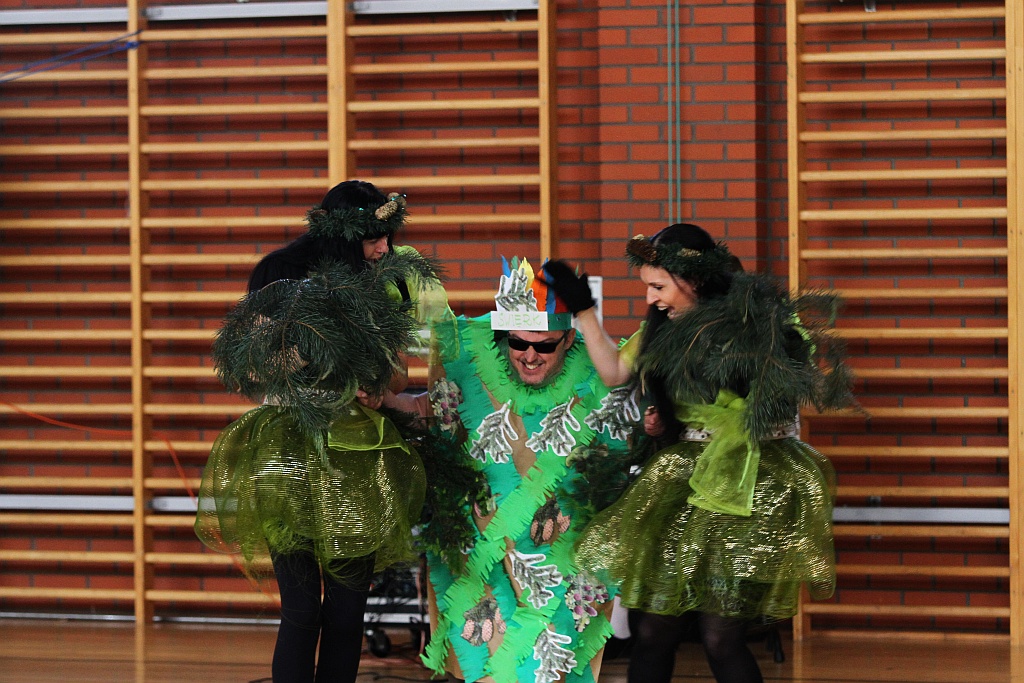 Nauczyciele Zespołu Szkół Integracyjnych wystawili bajkę