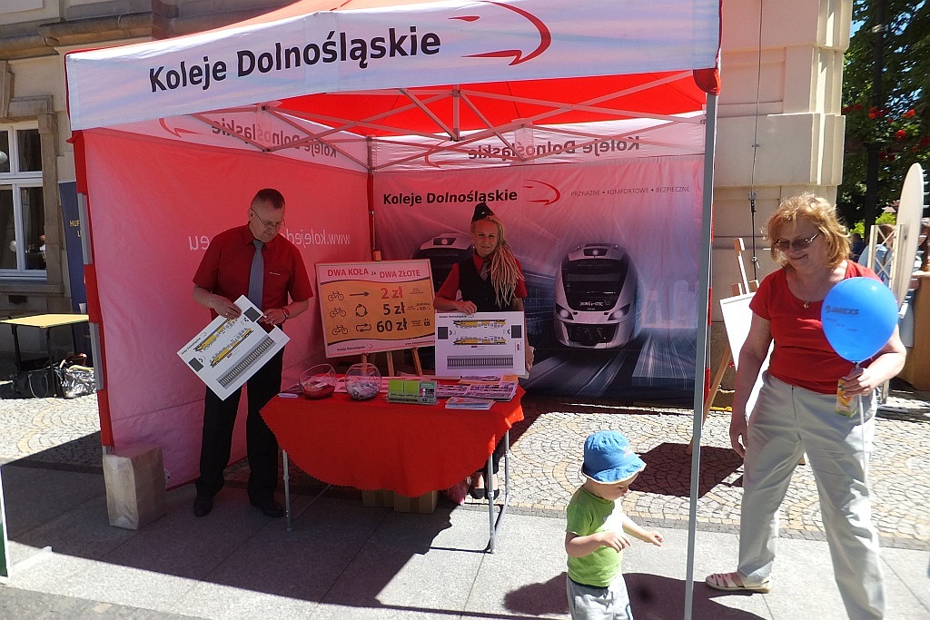 Tysiące dzieci bawią się w centrum Legnicy z Julkiem