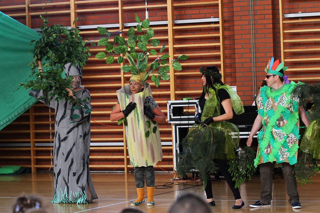 Nauczyciele Zespołu Szkół Integracyjnych wystawili bajkę