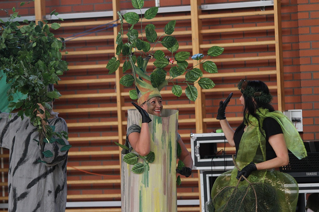 Nauczyciele Zespołu Szkół Integracyjnych wystawili bajkę