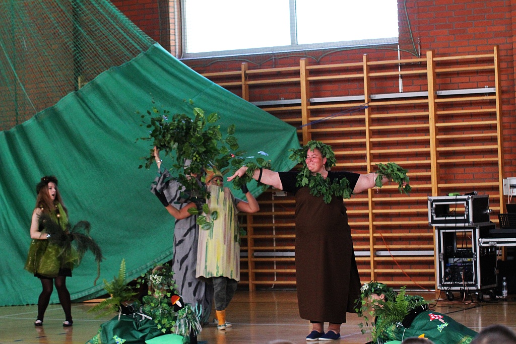 Nauczyciele Zespołu Szkół Integracyjnych wystawili bajkę