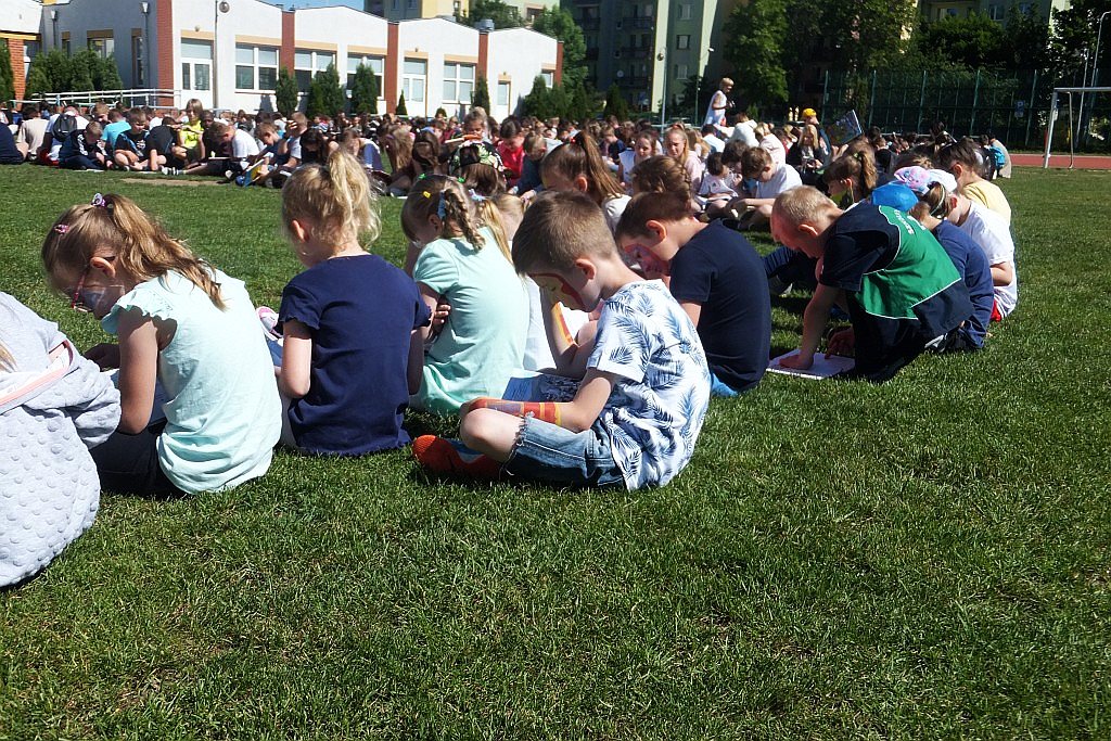 Uczniowie ZSI bili rekord w masowym jednoczesnym czytaniu