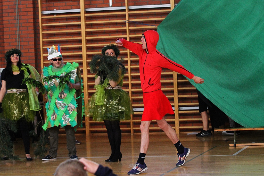 Nauczyciele Zespołu Szkół Integracyjnych wystawili bajkę