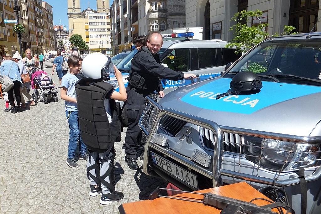 Tysiące dzieci bawią się w centrum Legnicy z Julkiem