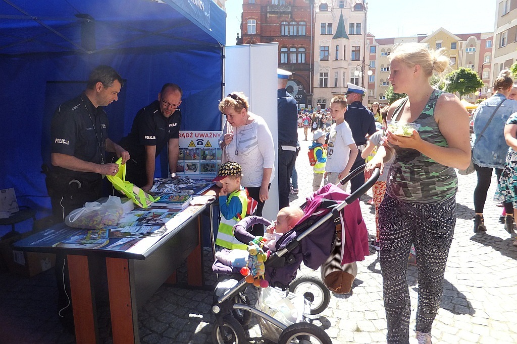 Tysiące dzieci bawią się w centrum Legnicy z Julkiem