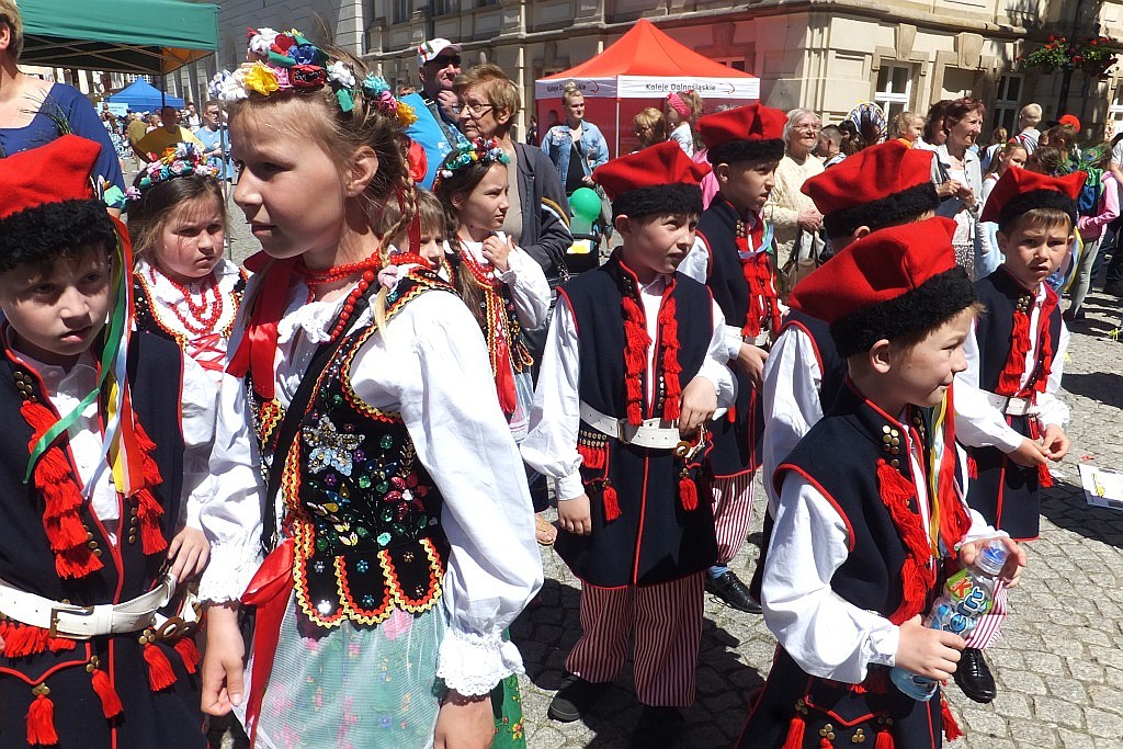 Tysiące dzieci bawią się w centrum Legnicy z Julkiem